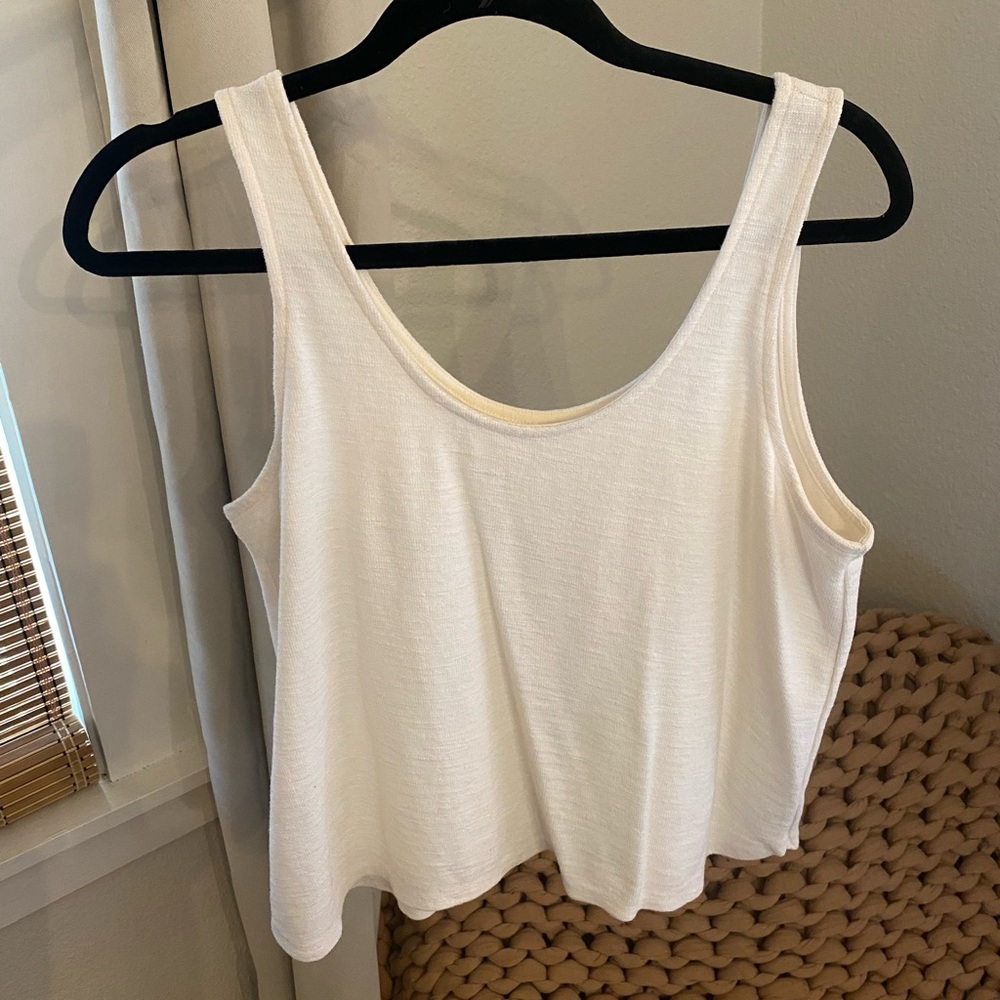 Old Navy white women’s tank top